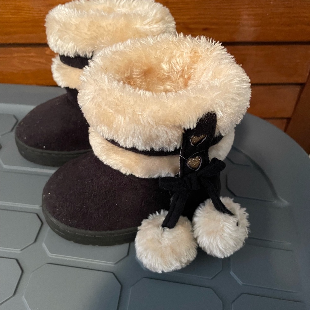 Bebe puffy suede little boats super cute size 5